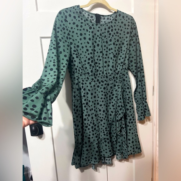 Green/Black Dress - Picture 2 of 3